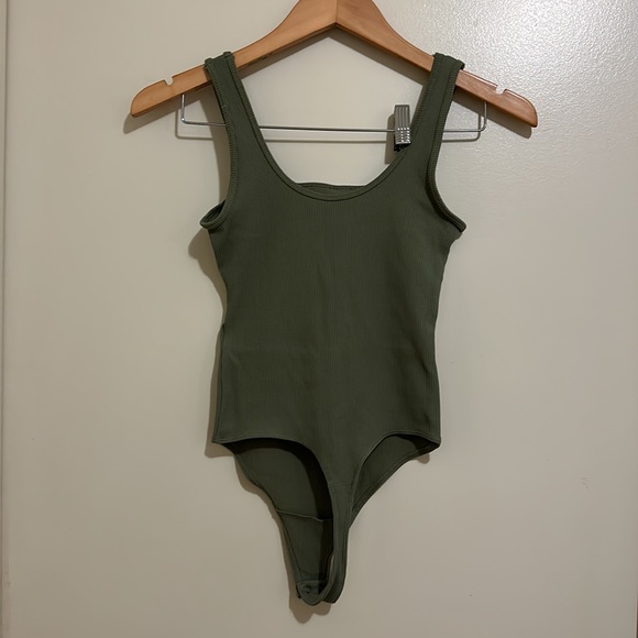 Abercrombie 90s Seamless Ribbed Fabric Tank Bodysuit Olive Green XS - Picture 2 of 3